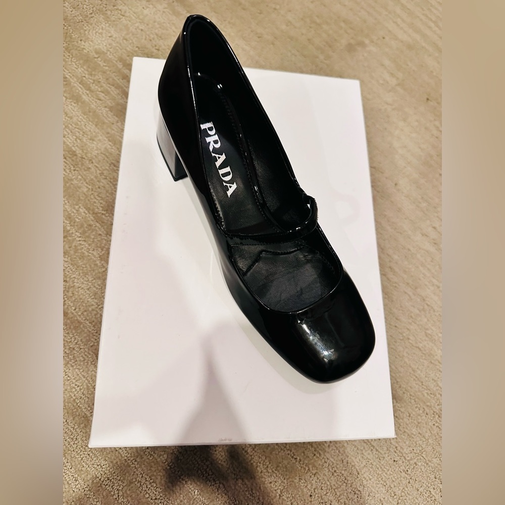 🆕Authentic from Italy PRADA patent black leather pumps - Picture 13 of 16
